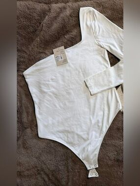 Large • NWT Second Skin